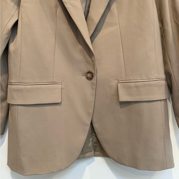 Aritzia Babaton Agency Blazer in Taupe Beige - Picture 5 of 6